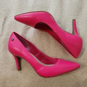 Simply Vera hot pink pumps